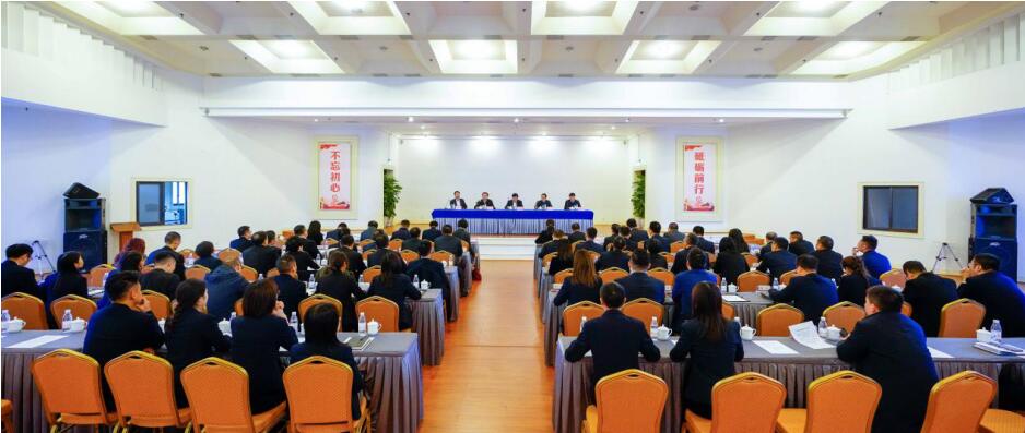 尊龙凯时集团召开干部大会：宣布总经理调整
