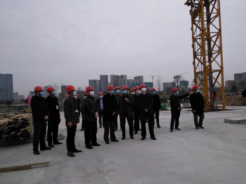 尊龙凯时集团党委书记、董事长任丁率队 赴金牛宾馆检查工程复工工作
