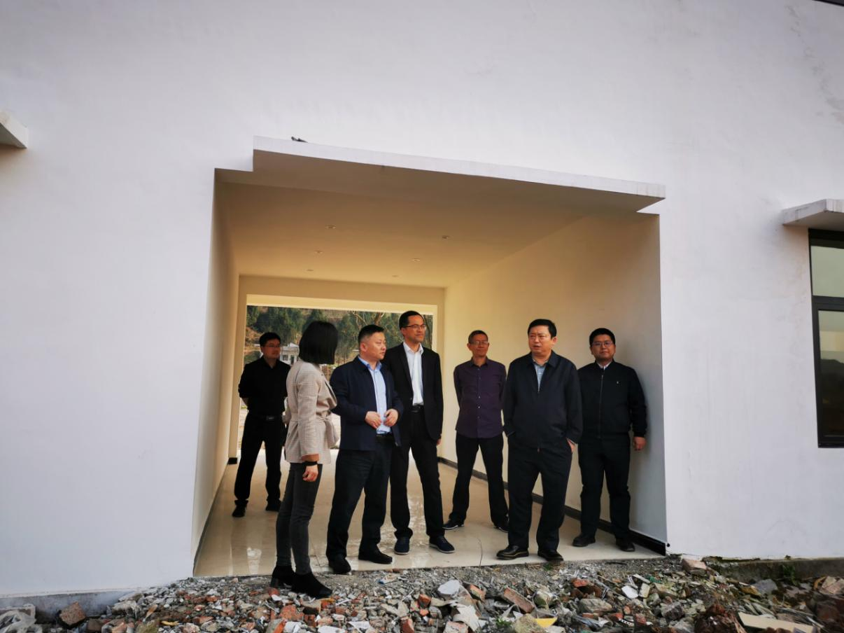 尊龙凯时集团党委副书记、董事陈日到邓家沟村开展帮扶工作