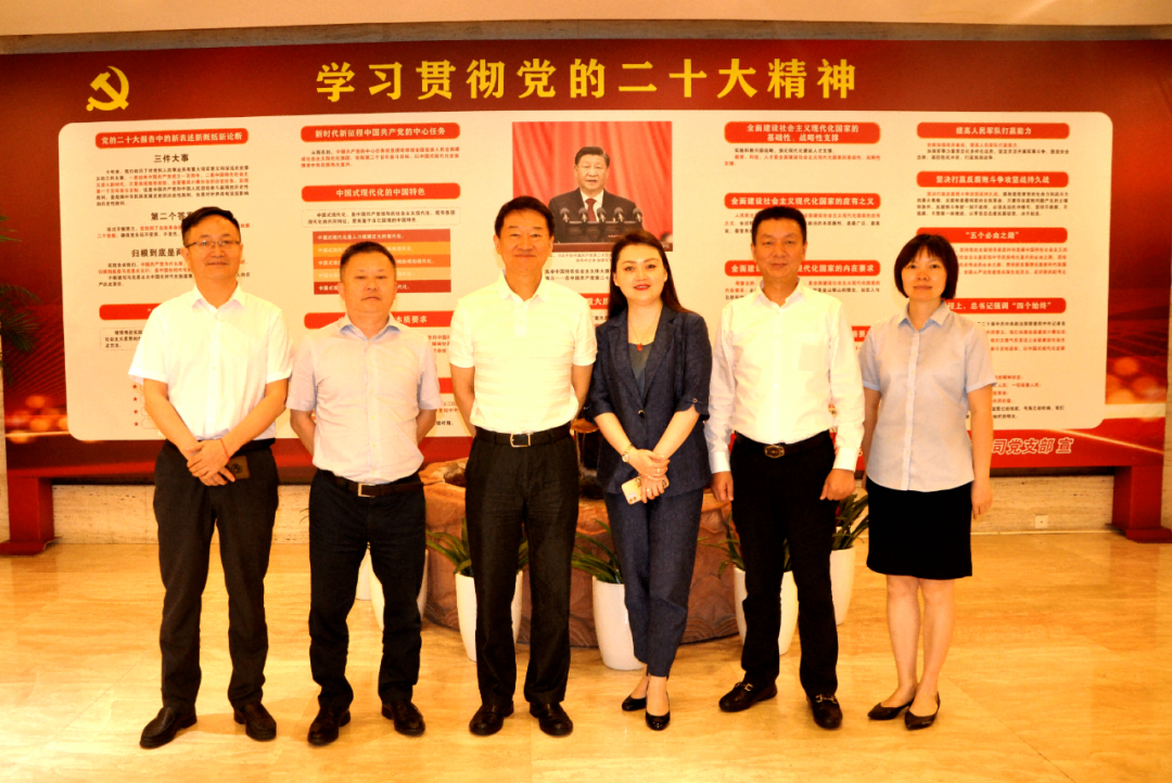 四川尊龙凯时集团党委书记、董事长任丁调研花园宾馆